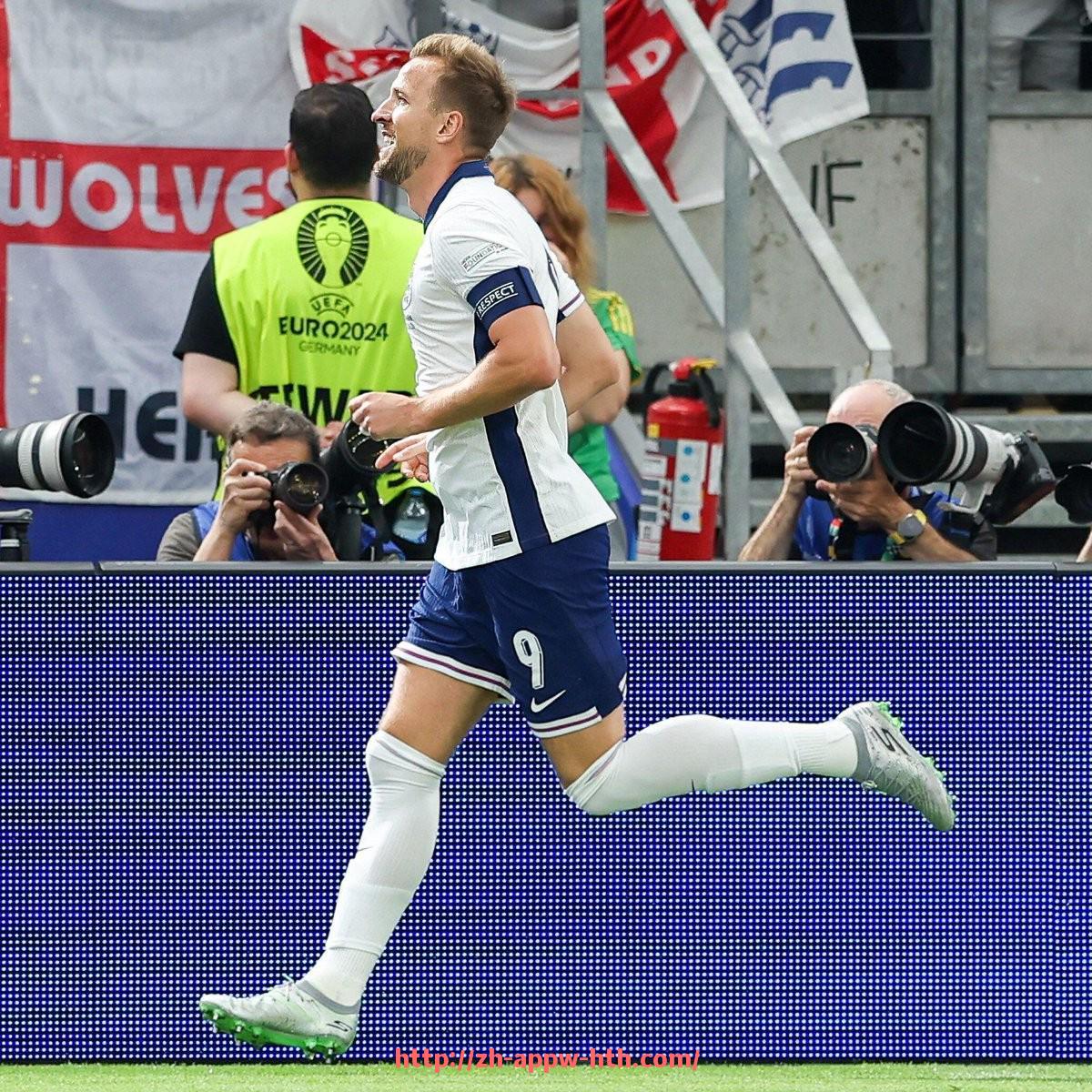 华体会hth官方网站下载-球迷捐款支持的德甲球队故事与社会反响