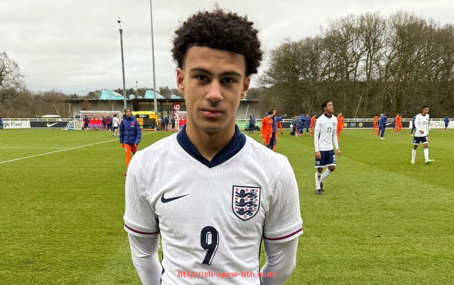 华体会hth官方网站下载-世俱杯比赛中球员临场应变能力分析及关键时刻战术变化应对